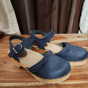 Hanna Andersson Clogs (Big girl size 3.5)